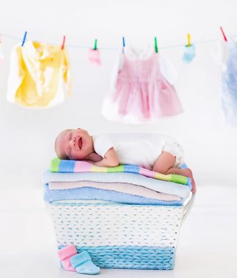 Kaj vse pripraviti za prihod novorojenčka? dojenček iz porodnišnice