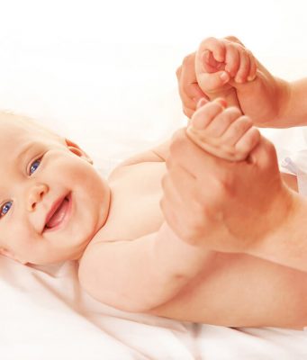 Handling – Veste, kako pravilno ravnati z dojenčkom? handling dojenček