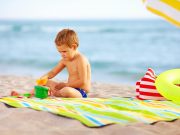 10 stvari, ki jih morate vzeti s sabo na počitnice z malčkom morje malček