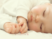 Metoda, kako hitro umiriti dojenčkov jok otrok-spanje